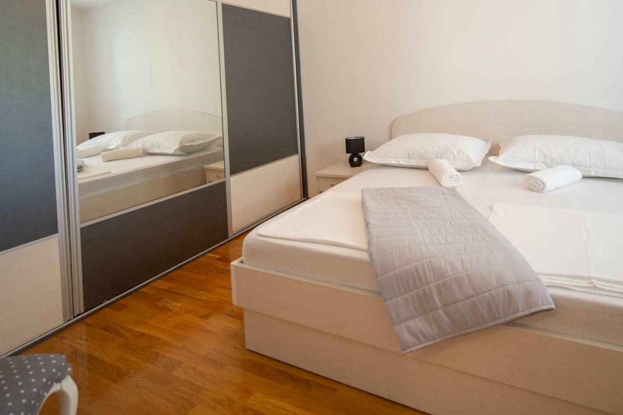 Apartman Pjero 3+2 Makarska Dış mekan fotoğraf